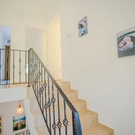 Georgina With Private Pool And Sea View Villa *