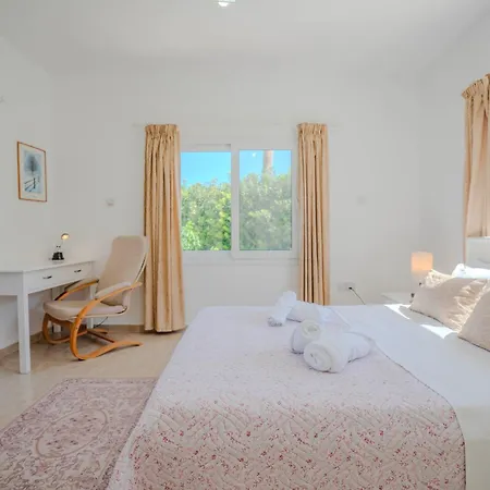 Georgina With Private Pool And Sea View Villa