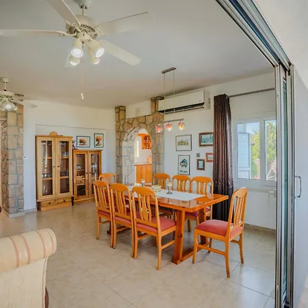 Villa Georgina With Private Pool And Sea View *