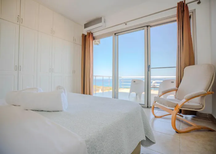 Georgina With Private Pool And Sea View *