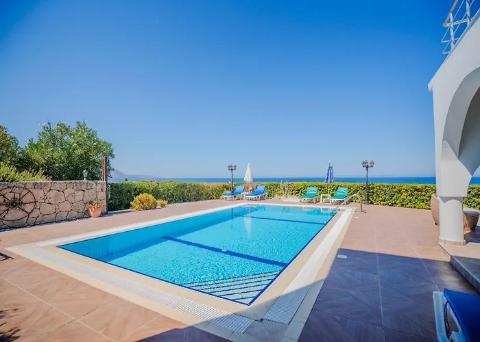 Georgina With Private Pool And Sea View *