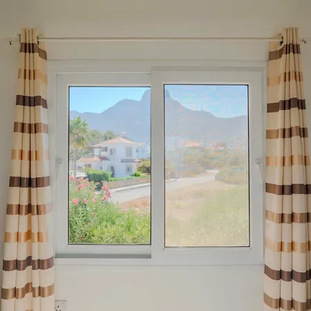 Georgina With Private Pool And Sea View فيلة