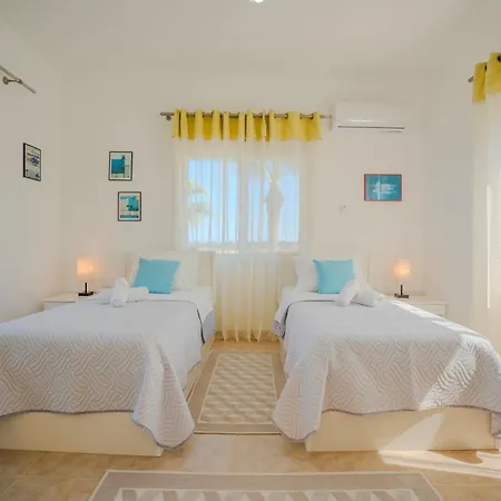 Georgina With Private Pool And Sea View فيلة Vavilas