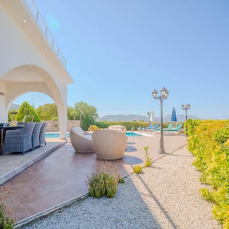 Georgina With Private Pool And Sea View Vavilas