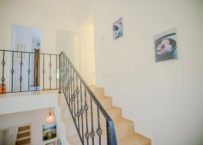 Georgina With Private Pool And Sea View Villa *