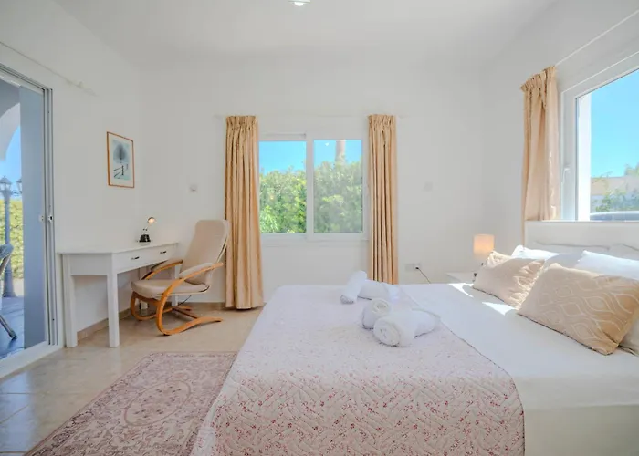 Georgina With Private Pool And Sea View Villa